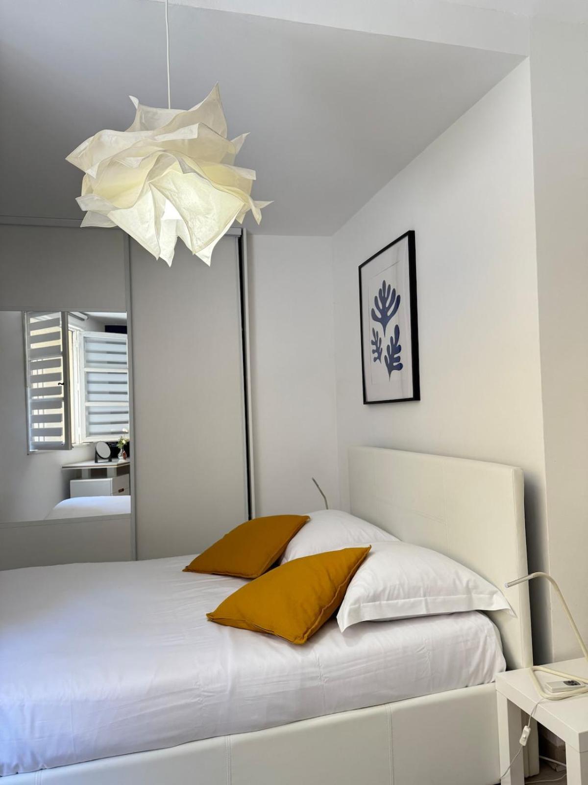 Le Favorin 1 Apartment Арл Екстериор снимка