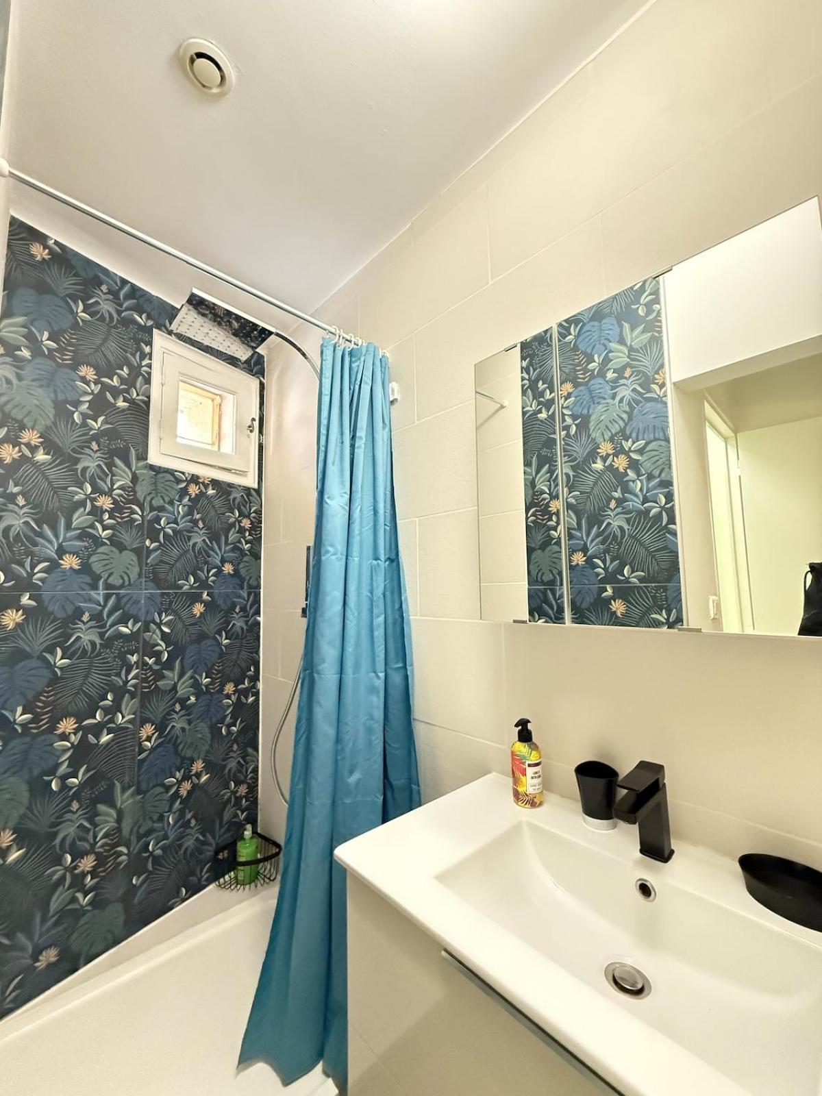 Le Favorin 1 Apartment Арл Екстериор снимка